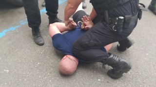 Арестуваха двама мъже подпалили колата на 48 годишен помориец в