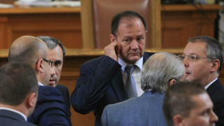 Миков: Явно някой не иска парламентът да работи