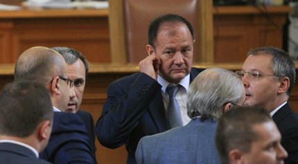 Миков заплаши депутатите със съботно-неделни заседания