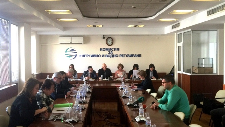 КЕВР не чу гражданите - парното скача най-малко с 18%