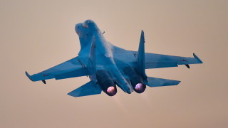 Руски военен самолет се разби в жилищна сграда в сибирския