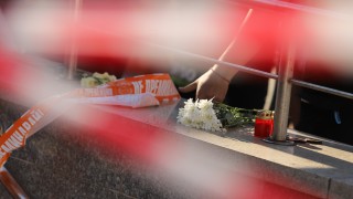 Полицайка седяла до Семерджиев и му помогнала да се скрие