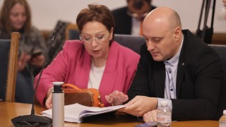 Правната комисия в Народното събрание се събра извънредно отново за