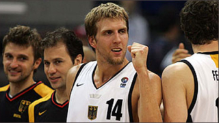 Новицки получава наградата за баскетболист на Европа