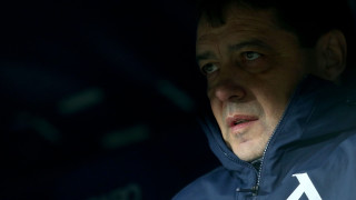 Левски плати половината от дължимото на Петър Хубчев и екипа му