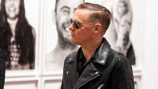 Днес 5 ноември рожден ден празнува канадският рок певец китарист текстописец и