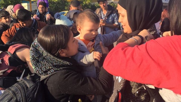 Доброволци дарили 80 хил. долара сирийските бежанци в Европа