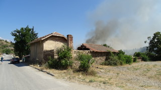 Овладяха пожара край благоевградското село Бучино