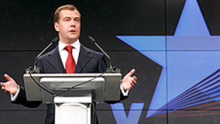 Медведев срещу Обама – как Европа вижда изтока и запада