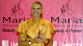 Маша Шарапова показа новия си парфюм