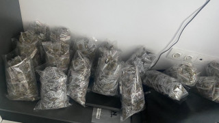 Служители от сектор Наркотици при СДВР задържаха трима мъже съпричастни