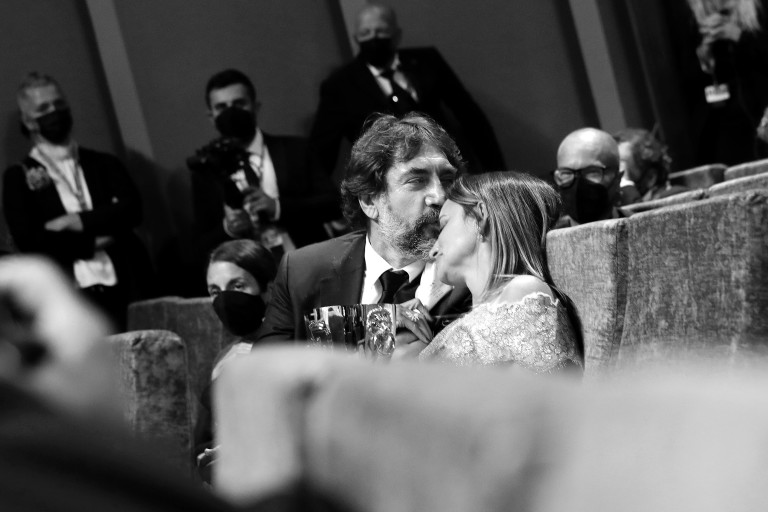 Въпреки компликациите, двамата съумяват да се запазят