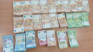 Митничари осуетиха опит за нелегално пренасяне на 75 000 евро