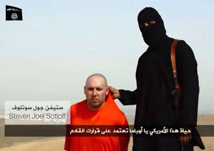 Майката на пленения US журналист моли във видео джихадистите за милост