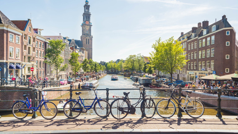Амстердам забранява колите и моторите на бензин и дизел от 2030-а