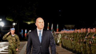 Румен Радев: Ще оставим ли България на дерибеите?