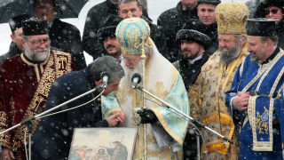 Бог да пази България цяла, непокътната и мирна, пожела патриархът 