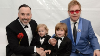 Елтън Джон обмисля развод