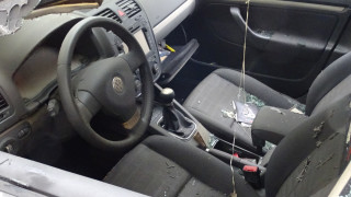 Кола без шофьор се "разходи" по булевард и се заби в такси и дърво