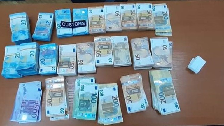 За ден митничари задържаха близо 190 000 евро на Дунав мост - Видин