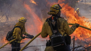 Голям пожар бушува в Калифорния