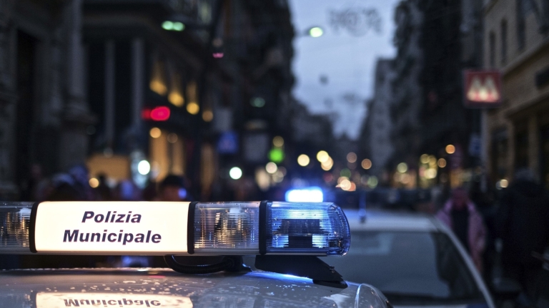 Полицаи ранени с нож при атака в Милано 