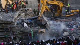 В Кения спасиха 6 месечно бебе от рухнала сграда