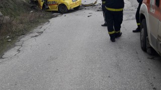 Тежка катастрофа е станала около 12 15 часа между два леки