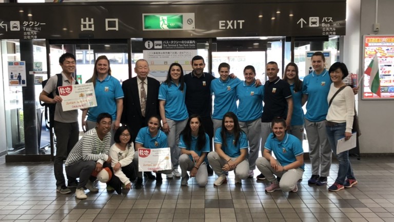 Японците посрещнаха националките с "Добре дошли" на чист български