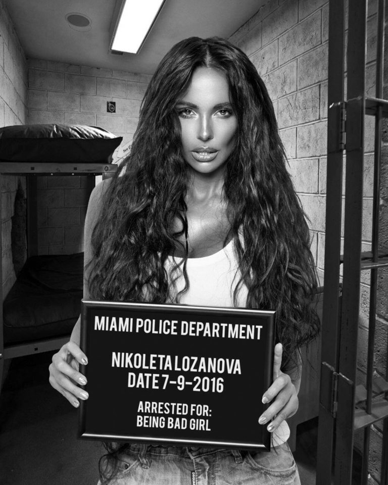 НИКОЛЕТА МЕЧТАЕ ЗА УНИФОРМЕНИ ХАВАЙЦИ 2 Снимка 252452
