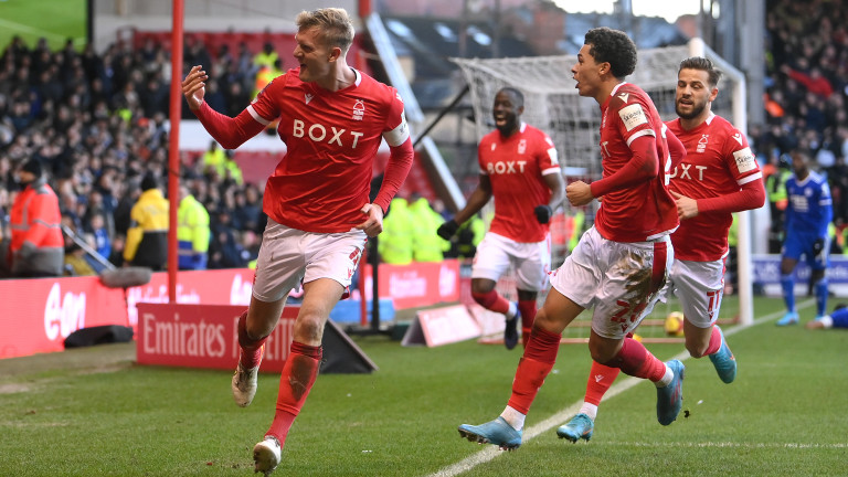 Един от историческите английски тимове - Нотингам Форест, продължава напред