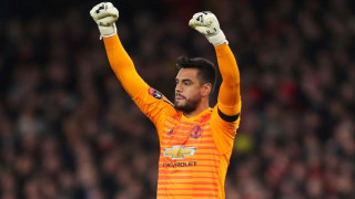 Евертън и Лийдс проявяват интерес към резервния вратар на Манчестър