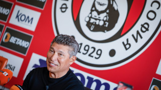 Футболистът на Локомотив София Валентин Николов ще се завърне