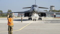 Бомбардировач се разби във военновъздушна база в САЩ