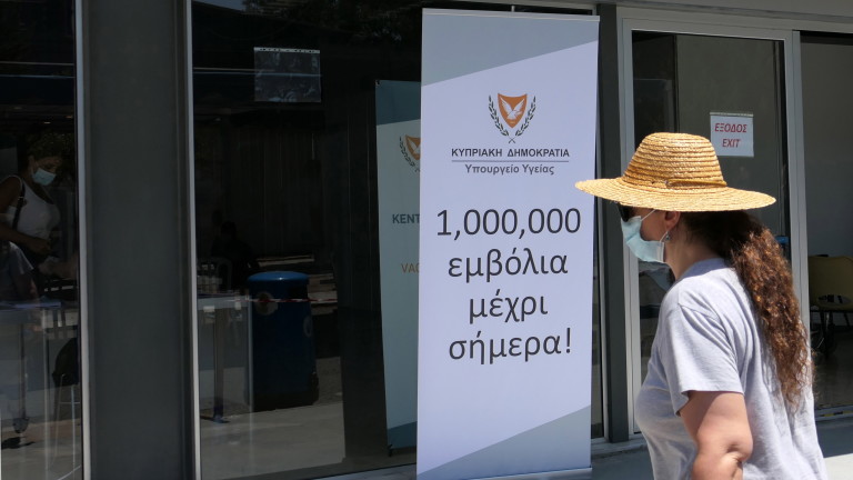 Кипър заяви в понеделник, че ще предложи бустерни ваксини срещу