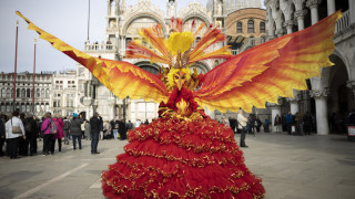 Карнавалът във Венеция се завърна