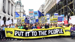 Десетки хиляди в Лондон протестират с искане за нов референдум за Брекзит