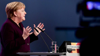 Канцлерът на Германия Ангела Меркел понесе тежък удар на годишното