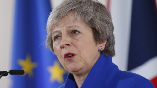 Премиерът на Великобритания Тереза Мей е решила да отложи гласуването