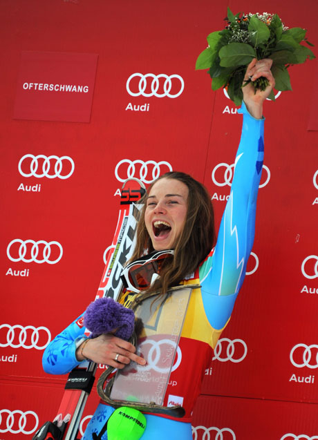 Тина Мазе грабна златния медал в спускането