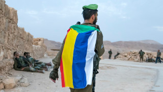 Насилието в Сирия противопоставящо воденото от ислямистите правителство на членове