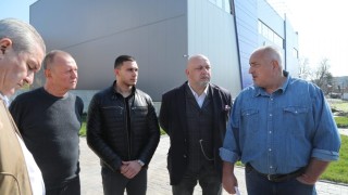 Премиерът Бойко Борисов посети Бяла и инспектира многофункционалнaта спортна зала