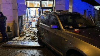 Автомобил се вряза в денонощен магазин в София съобщава bTV Пътният