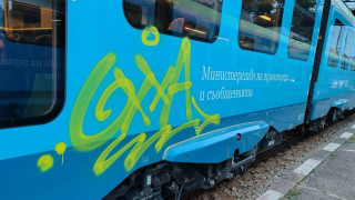Надраскани, с отпадъци и с лоша хигиена: Продължават вандалските прояви по новите влакове