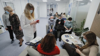 COVID-19: Украйна пак регистрира рекордна смъртност и заболеваемост