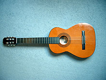 Търг предлага 265 винтидж китари