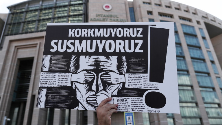 Затвор за петима турски журналисти - съобщили за погребението на агент
