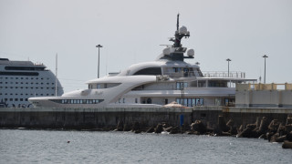 Две седмици преди войната в Украйна луксозната яхта Graceful напуска