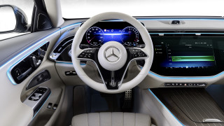 Mercedes-Benz подкрепиха стандарта за зареждане на Tesla