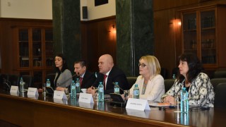 Политическият натиск намалява потенциала на правоохранителните органи и възпрепятства тяхното